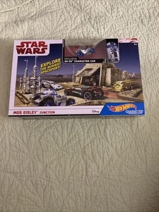 STAR WARS Hot Wheels Mos Eisley Junction Playset Die-Cast R2-D2 Character Car - Picture 1 of 6