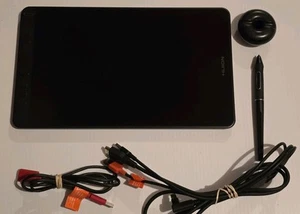 Huion Kamvas 12 Drawing Tablet With Pen, Stand, And Cables - Photo 1/7