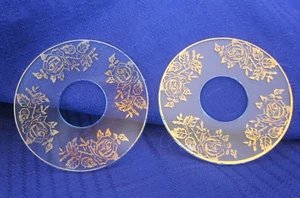Vintage Pair of Candle Stick Wax Drip Glass Plates w/Gold Roses Overlay Design - Imagen 1 de 8