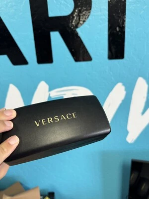 Estuche rígido negro para gafas de sol VERSACE Foto 1 de 3