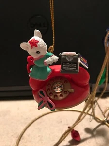 LUSTRE FAME/ NOT ENESCO CHRISTMAS ORNAMENT:CHRISTMAS HOTLINE MOUSE TYPING NEW - Picture 1 of 7