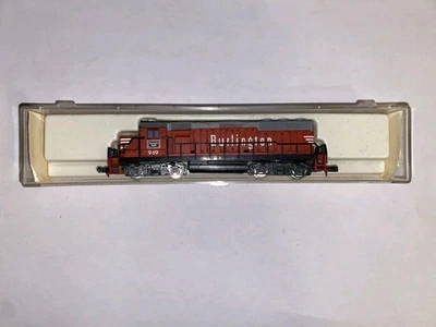 N Scale LIFE-LIKE BURLINGTON S7818 GP-40 Diesel Locomotive #989 In Box BrandNew - Image 1 of 4