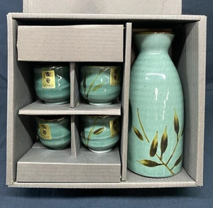 Neu Tougei Japanische Keramik Grün Sake Set (Karaffe & 4 Tassen) - Bild 1 von 2