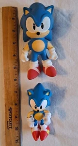 Sonic The Hedgehog 4 Inch Figure & 5 Inch Stretch - Picture 1 of 4