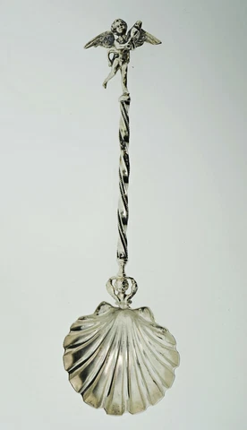 Beautiful Sterling Silver 19th Century Hand-molded Shell Patterned Spoon Cover
