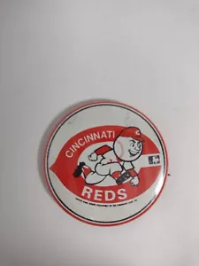 CINCINNATI REDS Vintage Baseball Retro Team Logo MLB Badge Pinback Pin Button - Picture 1 of 3