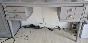 Moderner Designer Schreibtisch grau mit kupferfarbenen Knauf - Bild 1 von 5