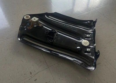 17 BMW M4 F83 CONVERTIBLE LEFT REAR WINDOW REGULATOR SHEILD ONLY / 7352749 - Image 1 of 4