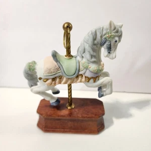 Estatuilla de caballo carrusel vintage - porcelana fina  - Imagen 1 de 10