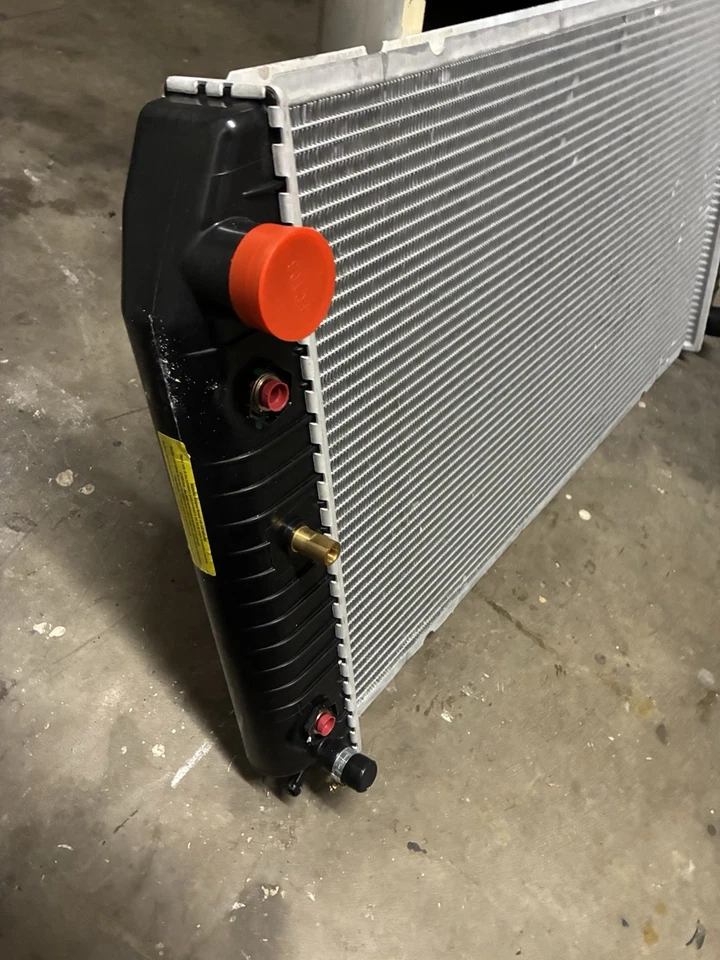 Se adapta a 88-93 GMC 6.2 diésel Chevrolet P30 Spectra premium CU722 radiador  Foto 1 de 4