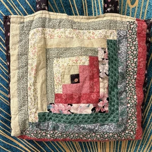 "Bolso de Mano Hecho a Mano con Retazos 13"" por 13"" Bolsa de Libros con Núcleo de Casa Cabaña de Troncos Pequeño Mediano" - Imagen 1 de 9
