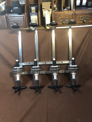 Настенное крепление 4 бутылки ликера диспенсер алюминиевый сплав  - Изображение 1 из 4