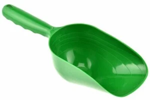Green Plastic Feed Seed Sand Scoop Trowel 2 Cup Garden Prospecting Detecting - Picture 1 of 12