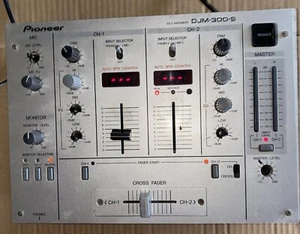 Pioneer DJ DJM-300 Silver 2-Channel Professional DJ Mixer For Parts Or Repair - Picture 1 of 9