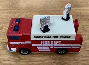 1991 MATCHBOX MACK AUXILIARY POWER FLOODLIGHT RED DIECAST FIRE RESCUE TRUCK - Picture 1 of 5