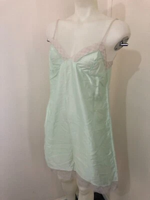 Ropa de cama lencería camisón verde claro vintage para damas 1960 Foto 1 de 4