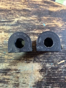 2x Cojinete estabilizador original VW TRANSPORTER T5 T6 trasero interior 7H0511413A - Imagen 1 de 2