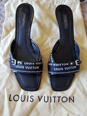 Logotipo Louis Vuitton preto branco LV SANDÁLIA TAMANHO 8.5 EU / Ajuste 9-9.5  - Imagem 1 de 4