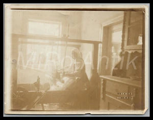 Foto, WK1, 10./Inf.Rgt.167, Polen, Polnische Frau am Webstuhl; L188L - Bild 1 von 2