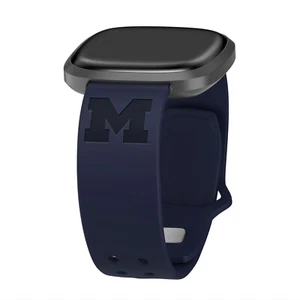 Michigan Wolverines graviertes Silikon Uhrenarmband für FitBit Versa und Sense - Bild 1 von 19