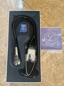Littman 3200 Electronic Stethoscope - Picture 1 of 4