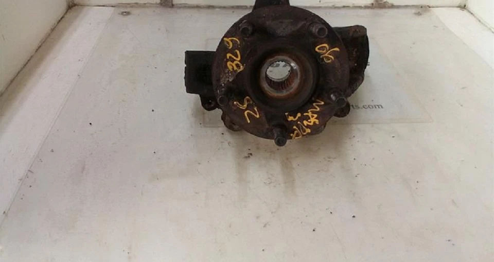 Mazda 2005-2006 3 pasajeros husillo delantero derecho nudillo OEM Foto 1 de 4