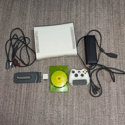 Xbox 360 60gb hdd - White TESTED!! With power cord and component cable - Image 1 of 4