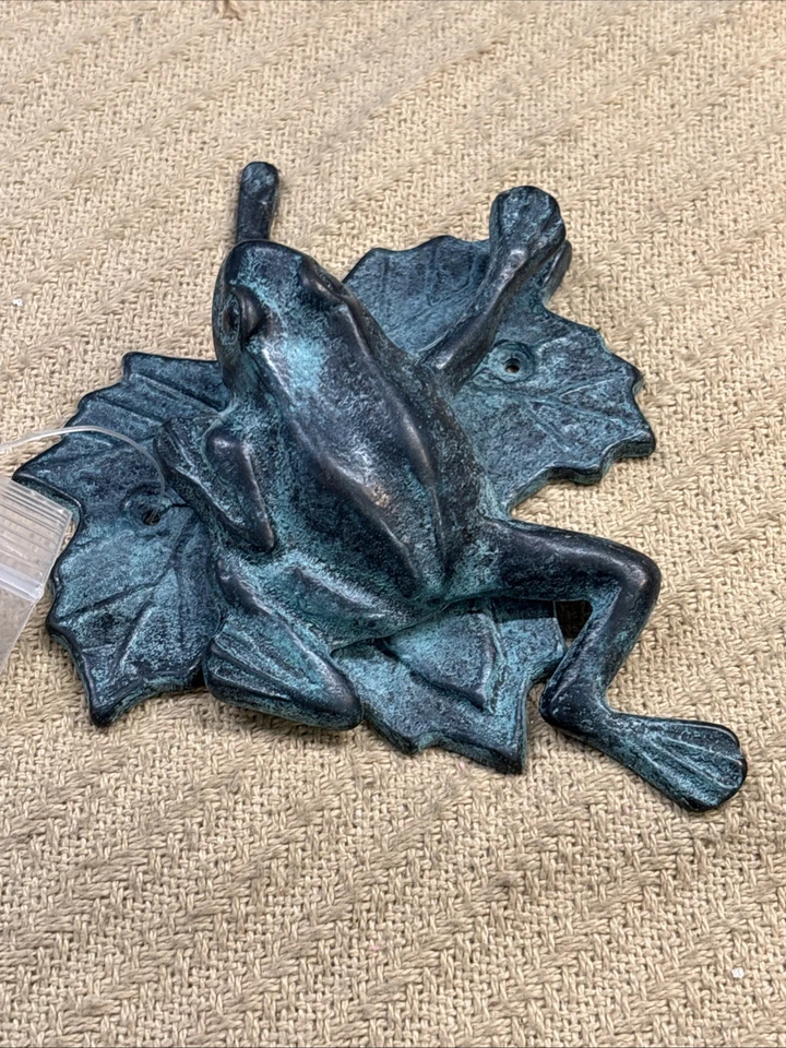 Llamador de puerta de rana de latón SPI San Pacific International Verdigris con tornillos Foto 1 de 4