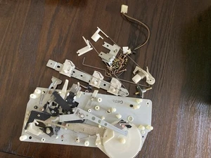 JVC L-F210 Turntable Spindle Board Mechanism Screws Clips & Miscellaneous Parts - Picture 1 of 4