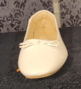 AFEETSING-Women's off-white round toe ballet flats size 8.5 - Picture 1 of 5
