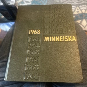 Anuario anual 1968 White Water Teachers College (Minneiska) Wisconsin - Imagen 1 de 4
