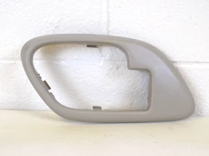 Interior Rear Door Handle Trim LH Driver 2000 Escalade 96-99 Yukon Tahoe - Picture 1 of 14