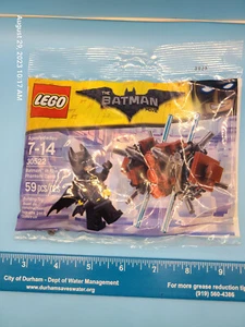 New Sealed 2017 LEGO DC Universe BATMAN IN THE PHANTOM ZONE Minifigure (30522) - Picture 1 of 3