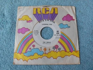 RARE LIVERPOOL FIVE THE SNAKE PROMO 45 RPM RECORD RCA VICTOR 47-8968 W/ SLEEVE - Foto 1 di 7