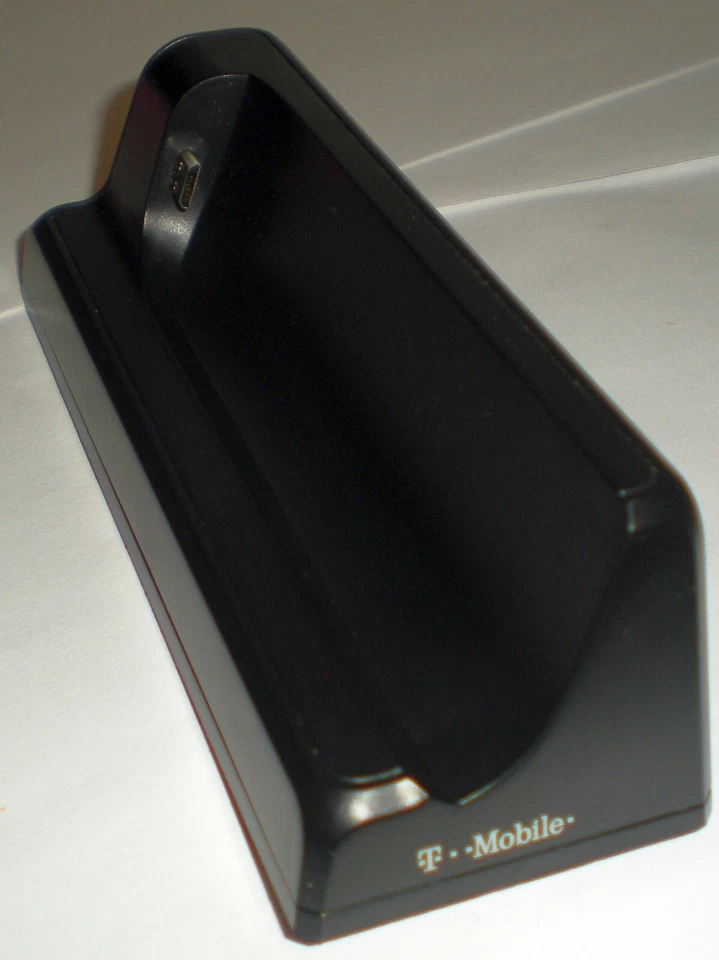 Nokia Lumia 710 Charging/Data Dock with USB cable, New, T-Mobile Brand - Image 1 of 3