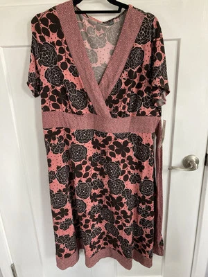 Apt 9 1X Vestido Marrón Rosa Salmón Floral Jersey Cuello en V con Mangas Cortas Foto 1 de 4