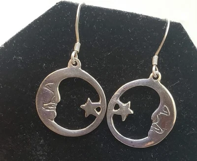 Brincos pendurados vintage de prata esterlina homem na lua e estrela 3,1 gramas - Imagem 1 de 4