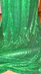 TELA DE RED DE TUL SUAVE DE LENTEJUELAS DE 3 MM BORDADA 1 MTR. COLOR VERDE. 52 ANCHO - Imagen 1 de 12