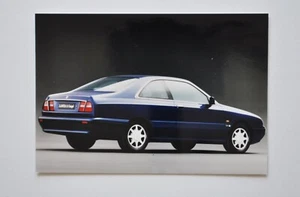 Foto de prensa de coche - Lancia K 1997 cupé - azul - vista trasera/lateral - Imagen 1 de 1