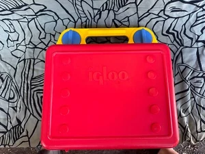 Vintage Igloo Lunch Box Cool Kase Case Blue, Red and Yellow Wonder Woman colors - Picture 1 of 10