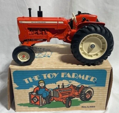 ERTL Allis Chalmers D19, 1989 National Farm Toy Show Toy Farmer, 1/16 - Image 1 of 4