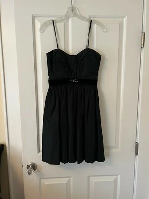 Hermoso Vestido Max & Cleo Negro Sin Tirantes con Terciopelo y Cinturón con Cuentas Foto 1 de 3