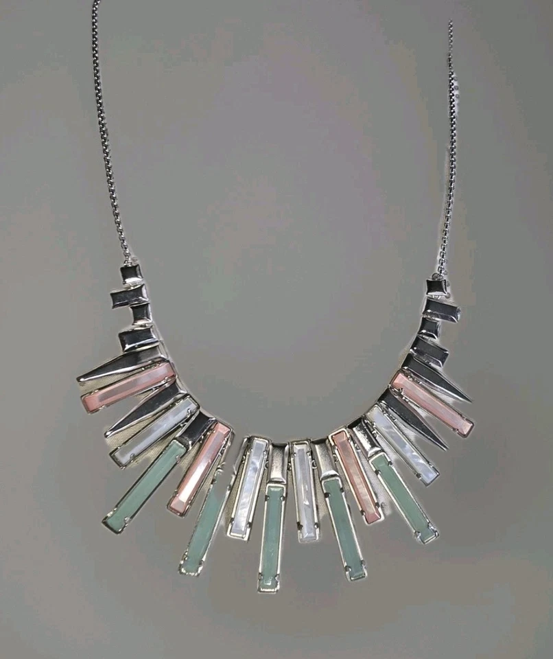 Ожерелье с застежкой-липучкой Kendra Scott розовое морское зеленое серебристое дихроичное стекло  - Изображение 1 из 4