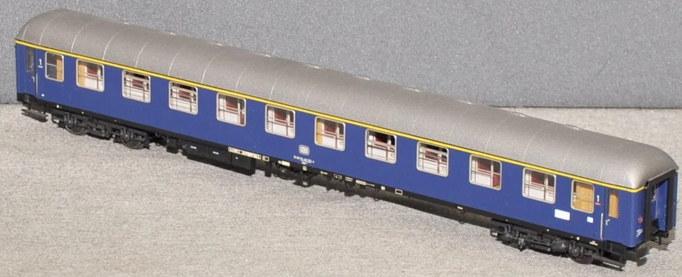 Ade Schnellzugwagen  51 80 10  1.Klasse  DB  blau  4-achsig  sehr gut  H0 - Bild 1 von 1