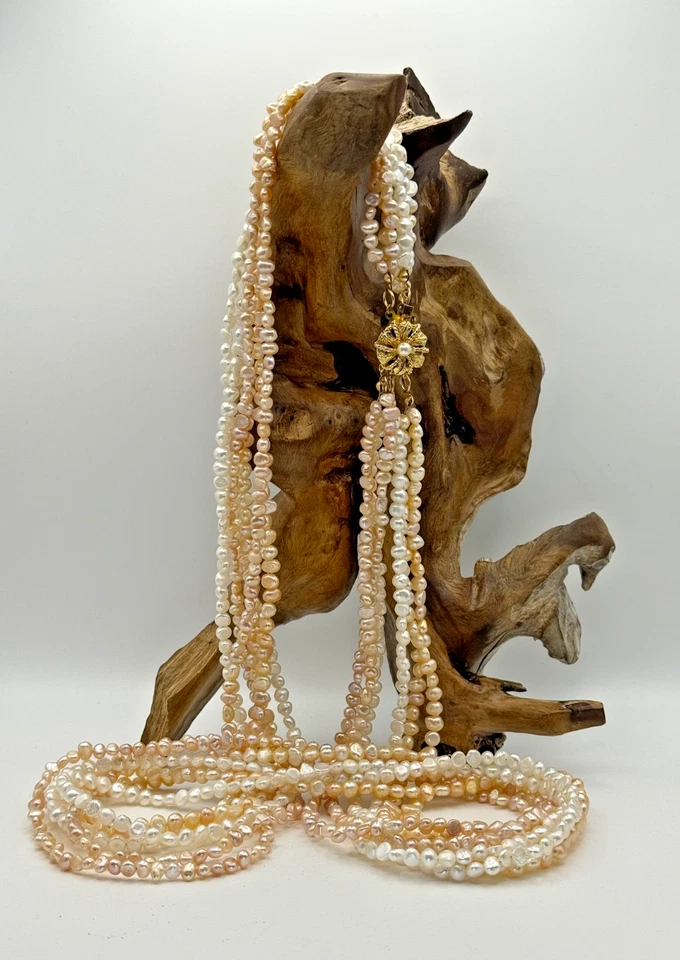 Collar largo de múltiples hebras de perlas de agua dulce pastel con broche de flores Foto 1 de 4