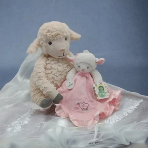 Macys süßes Stofftier Lambie Plüsch Little Me rosa Kuschel Rassel Decke Baby Geschenk - Bild 1 von 15