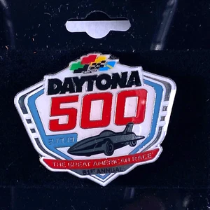 Daytona 500 61st 2019 carrera anual evento gorra prendedor NASCAR Denny Hamlin ¡Nuevo! - Imagen 1 de 2