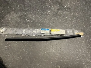 Hyundai Azera Frt 2005-2010 puerta izquierda moldeo por correa fabricante de equipos originales 82231-3l000 - Imagen 1 de 2