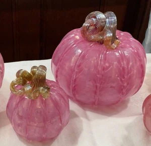Mike Stepanski Handblown Pink Glass Pumpkins - Picture 1 of 14