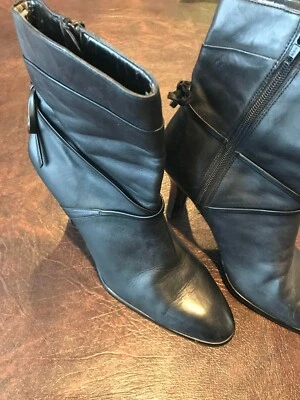 Botín de cuero de tacón alto para mujer Apostraphe. Negro. Talla 8,5 US Foto 1 de 4